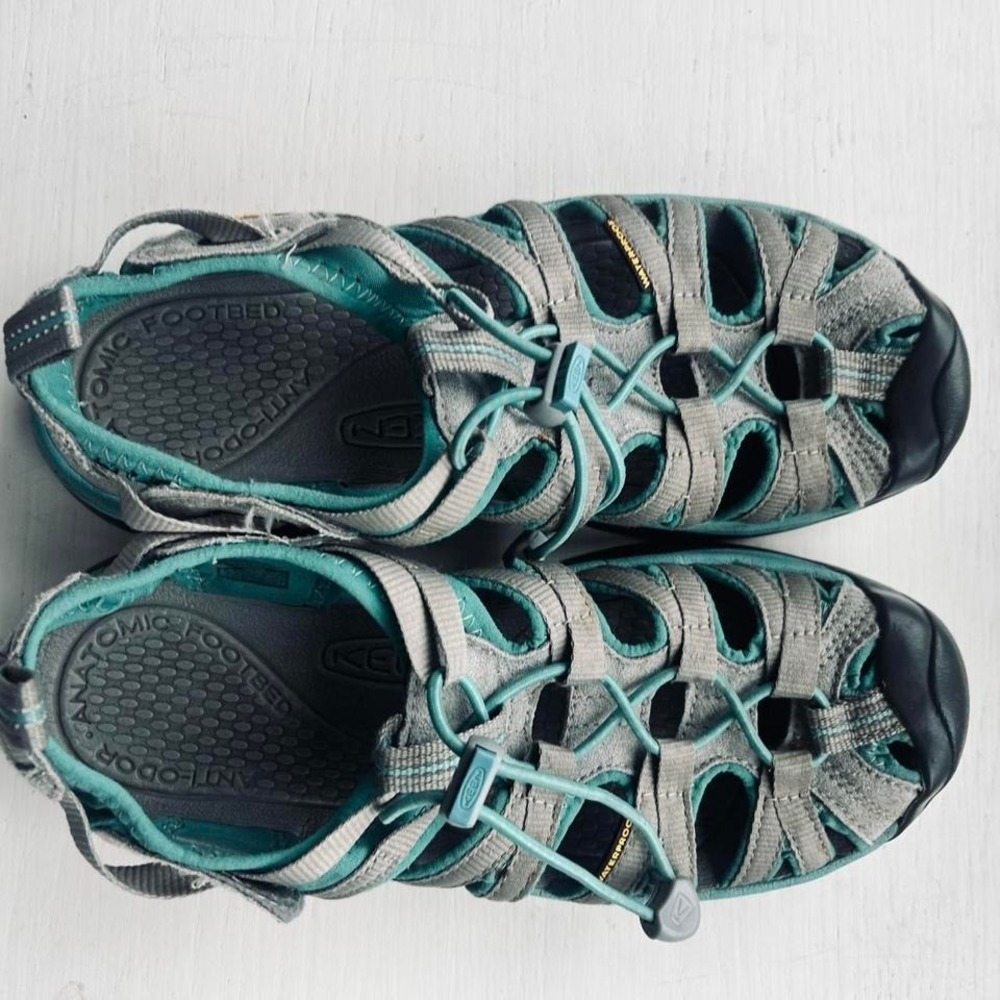 Keen gray/turquoise sandals 8 hiking sandals
